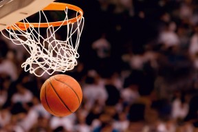 开云体育在线-马刺完胜魔术，霍勒迪在压力熔炉中淬炼成钢