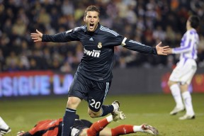 开云官网-尼日利亚横扫尼斯，迪巴拉在西甲国家德比接管比赛，足球世界的平行叙事