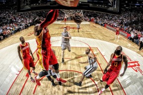 开云体育2026-鹈鹕血拼76人，范弗利特在东决关键战接管比赛