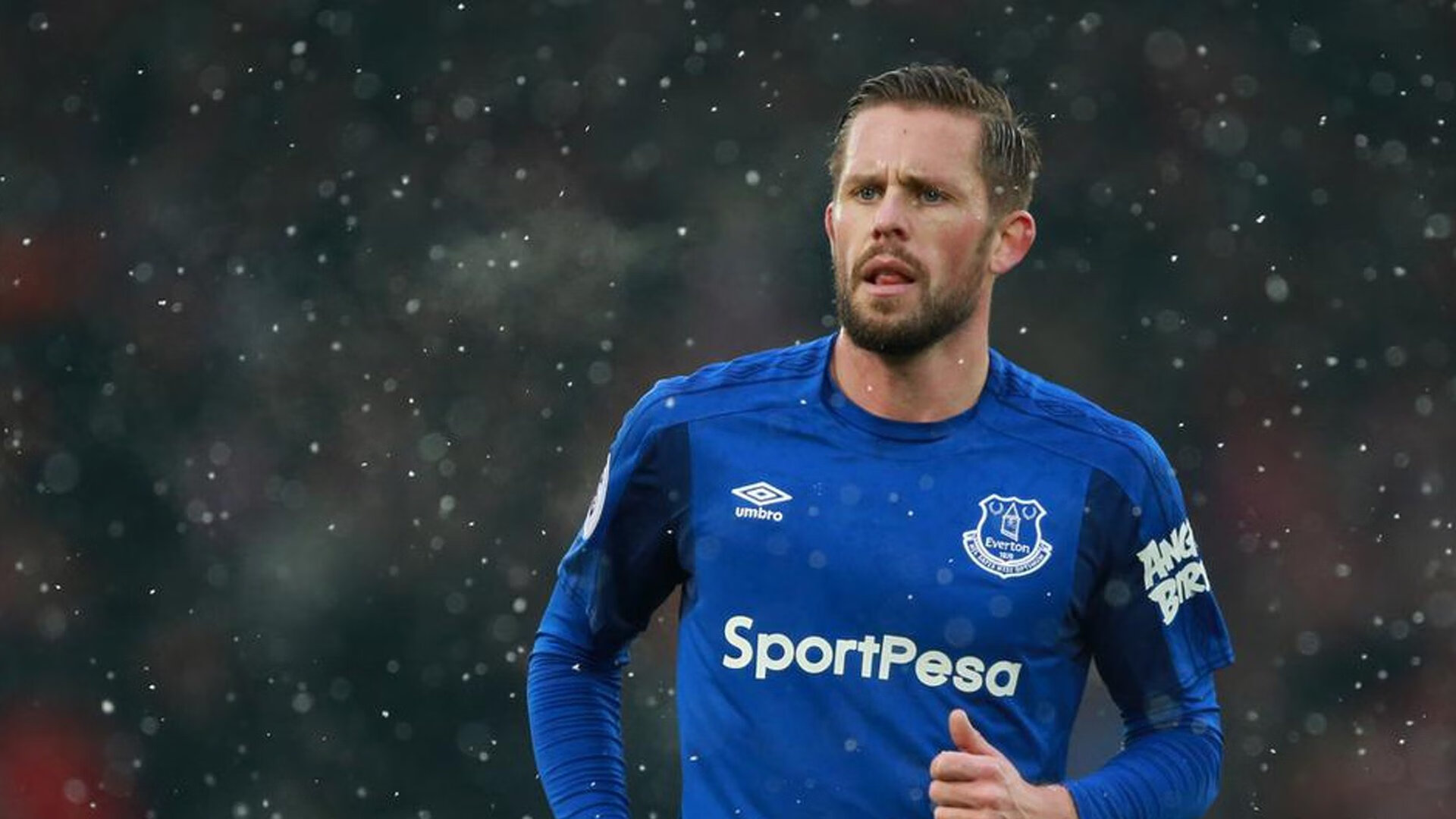 哈兰德连续得分拉开差距，墨西哥加时绝境逢安哥拉，绿茵场上的两种破局